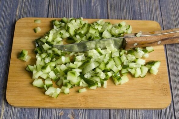 Cucumbers are low-calorie vegetables suitable for making smoothies. 