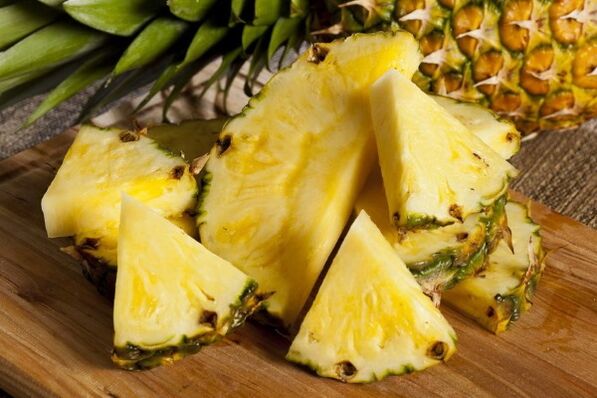 Pineapple in smoothies will help purify the body and strengthen the immune system. 