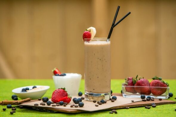 Strawberry and coffee smoothie for those who want to lose weight without depriving themselves of joy