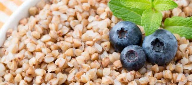 Buckwheat with berries